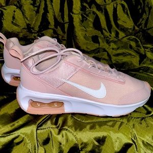 Sold Locally!  💁‍♀️Air Max Intrlk Lite